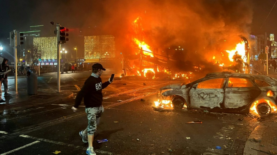 Messerangriff in Dublin löst gewaltsame Proteste gegen die Polizei aus