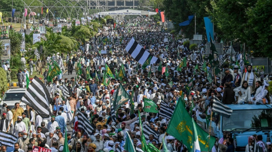 Manifestación progubernamental en Pakistán y nueva audiencia para Khan