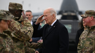 Biden asiste a la llegada a EEUU de los tres soldados muertos en Jordania