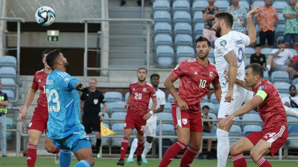 Foot: les Bleus ne forcent pas leur talent contre Gibraltar