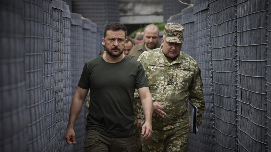 Zelensky, 'situazione difficile al fronte nel Donetsk'