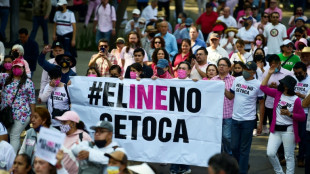 Decenas de miles protestan en México contra reforma electoral de López Obrador