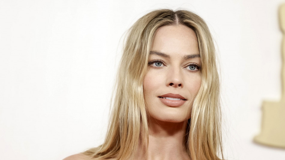 Delusa dagli Oscar Margot Robbie si consola al Monopoly