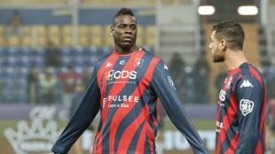 Colpo del Genoa a Parma. Pinamonti segna 1-0. In campo Balotelli