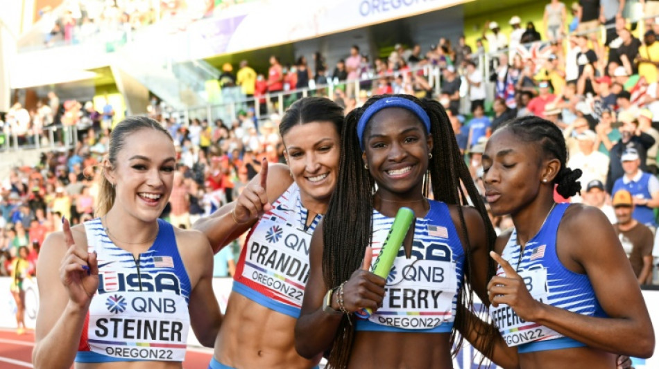 USA win women's world 4x100m relay gold