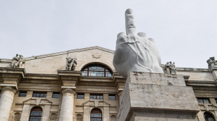 Borsa: Milano amplia il calo (-1,6%), pesano Stellantis e Iveco