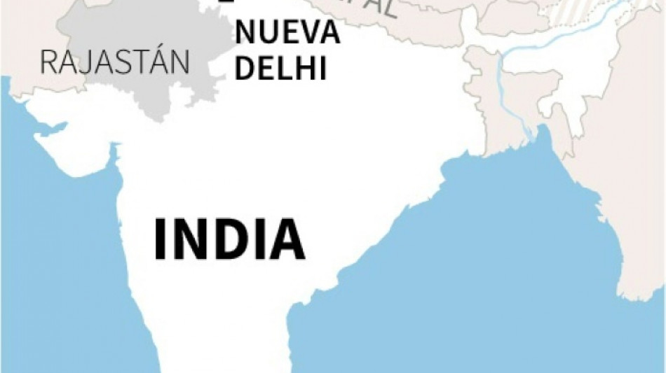 Tres personas mueren al estrellarse un avión militar contra su casa en India