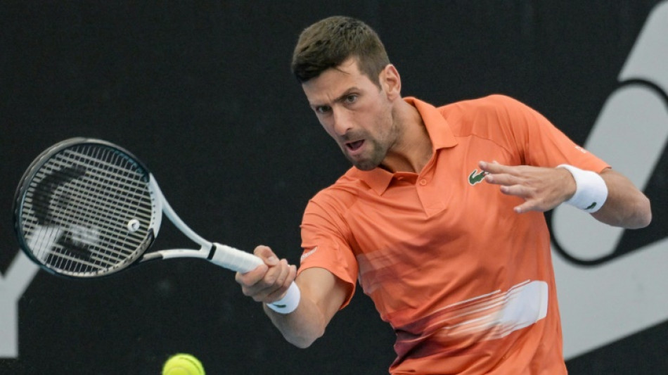 ATP: Djokovic tremble mais se qualifie pour les quarts à Adelaïde