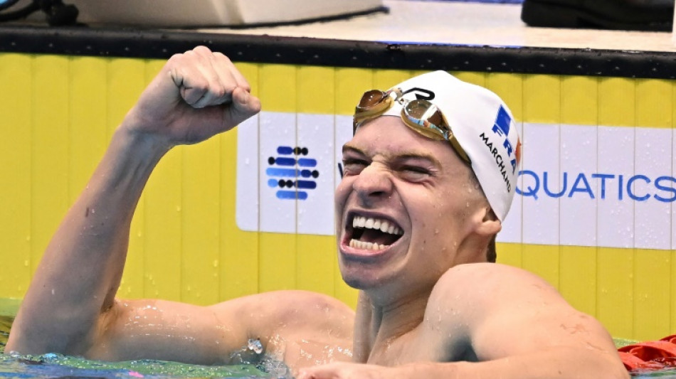 Mondiaux de natation: record du monde pour le Français Marchand, sacré sur 400m 4 nages