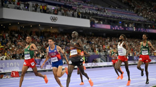 Cheptegei wins first track gold, USA blitz relay record