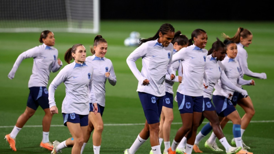 Mondial: face à leur destin, les Bleues se lancent contre la Jamaïque