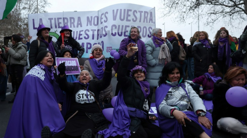 Decenas de miles de mujeres marchan en España por sus derechos 