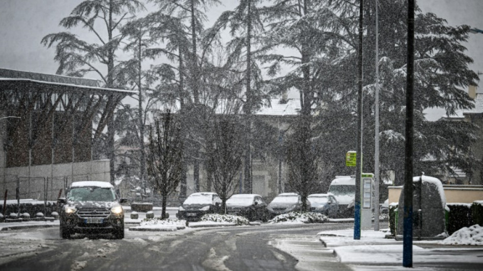 Neige/verglas: 28 départements en vigilance orange jeudi, des transports scolaires suspendus en Normandie