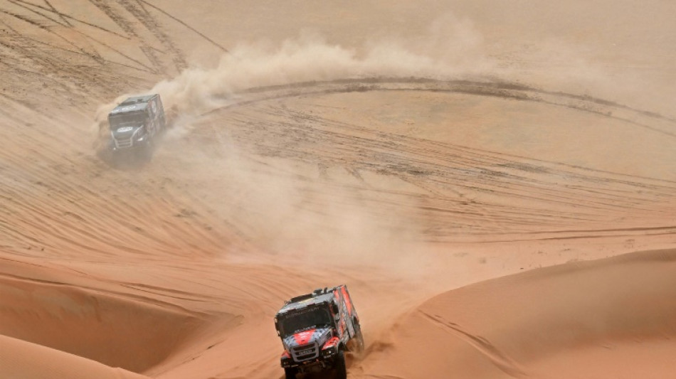 Dakar 2023: 9 tonnes et 1.000 chevaux, le panache des camions, "rois du désert"