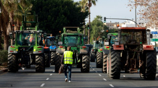 Agricultores bloquean con tractores varias carreteras en España