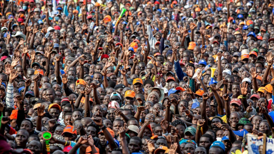 Mítines masivos al son de vuvuzelas en cierres de campañas presidenciales en Kenia