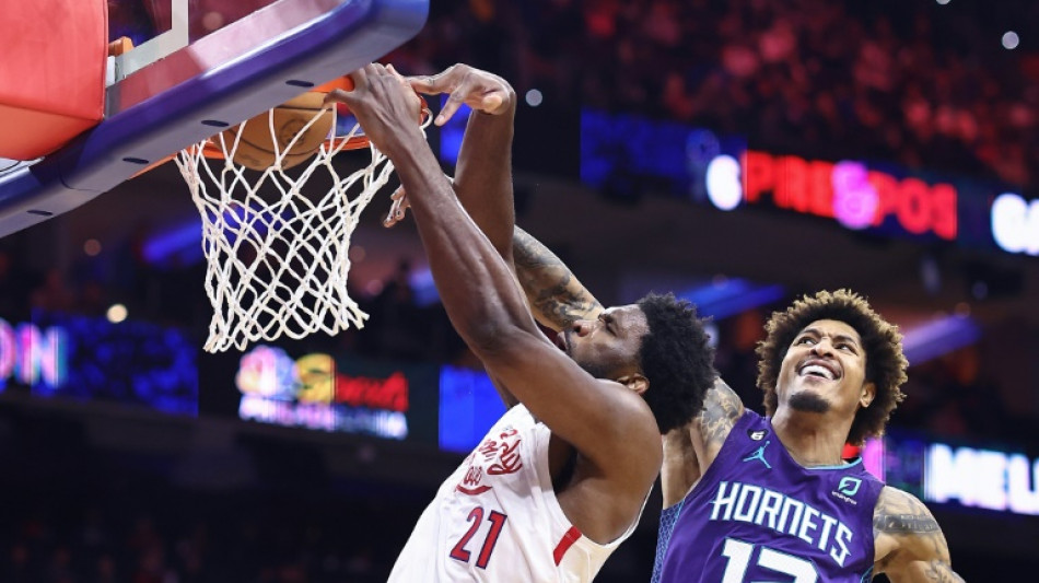 NBA: Embiid claque 53 points pour les Sixers, les Pelicans battent à nouveau les Suns