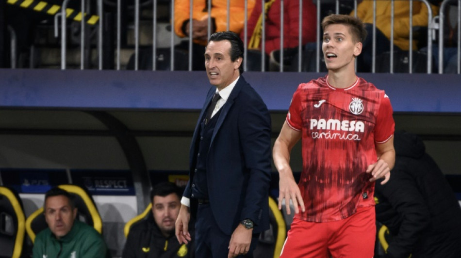 Villa boss Emery interested in reunion with Villarreal's Foyth