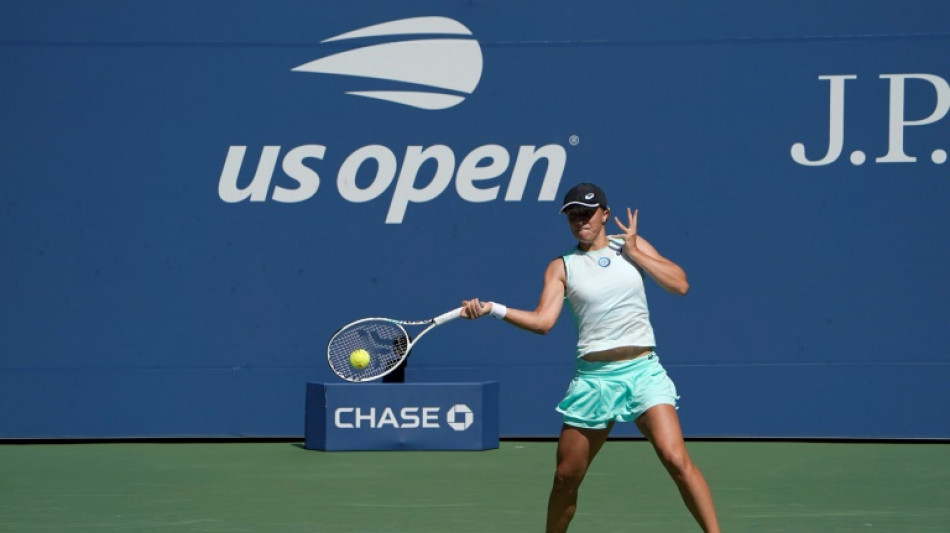 Swiatek eases into US Open second round