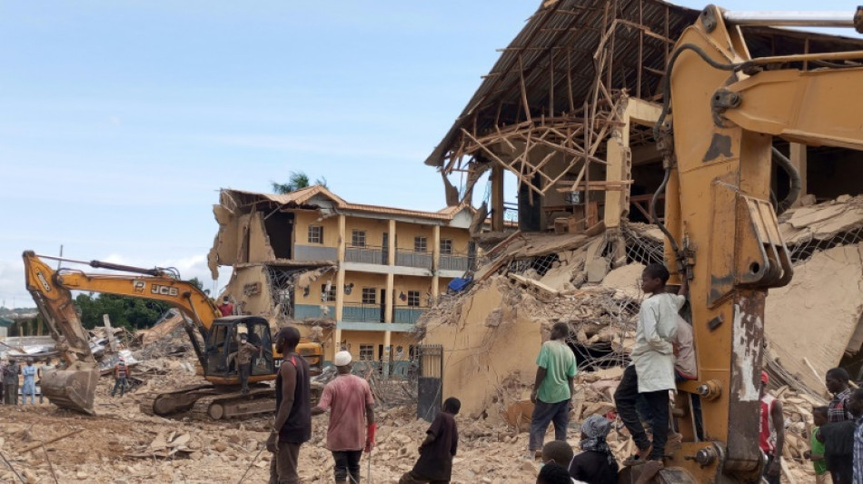 Al menos 21 muertos y decenas de heridos en el derrumbe de una escuela en Nigeria