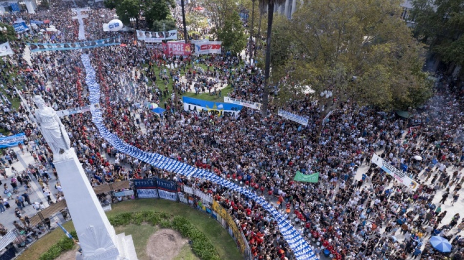 Masiva movilización en Argentina por la memoria de la dictadura, objetada por Milei