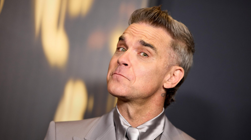 Robbie Williams, gli Oasis mi snobbavano, venivo da una boy band