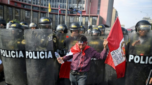 Enfrentamientos prosiguen en Perú para lograr renuncia de presidenta de Perú 