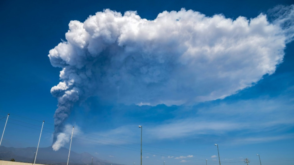 Erupção do Etna provoca fechamento do aeroporto de Catânia, na Sicília