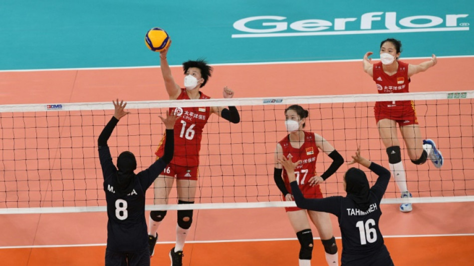 Chinese volleyball team wear masks during Asian Cup clash