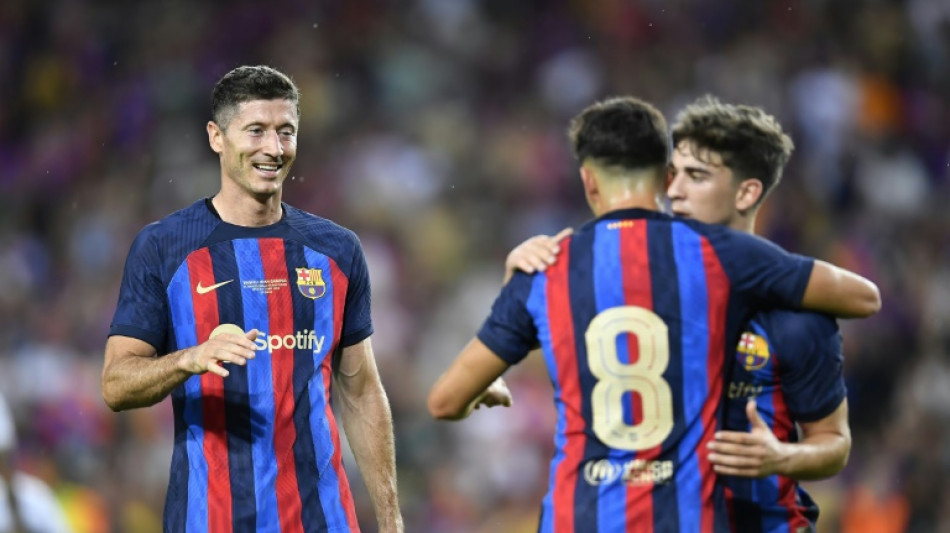 Lewandowski scores first Barcelona goal in Pumas rout