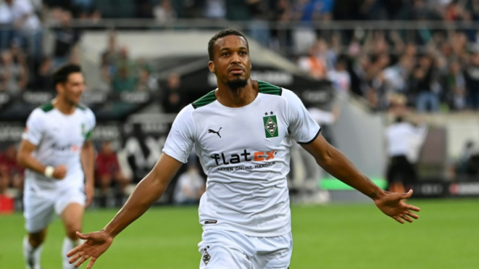 Plea penalty sends Gladbach top in Germany