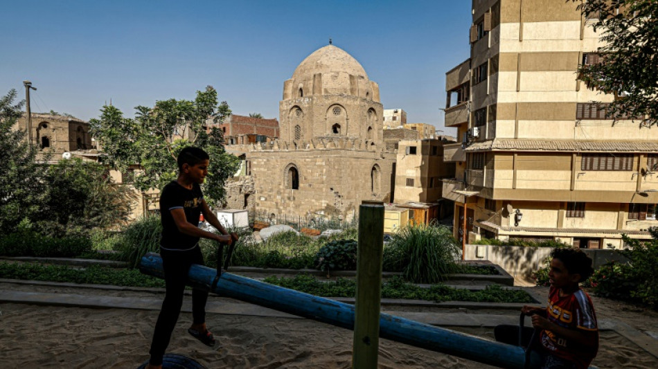 En Egypte, l'eau potable file dans des tuyaux percés