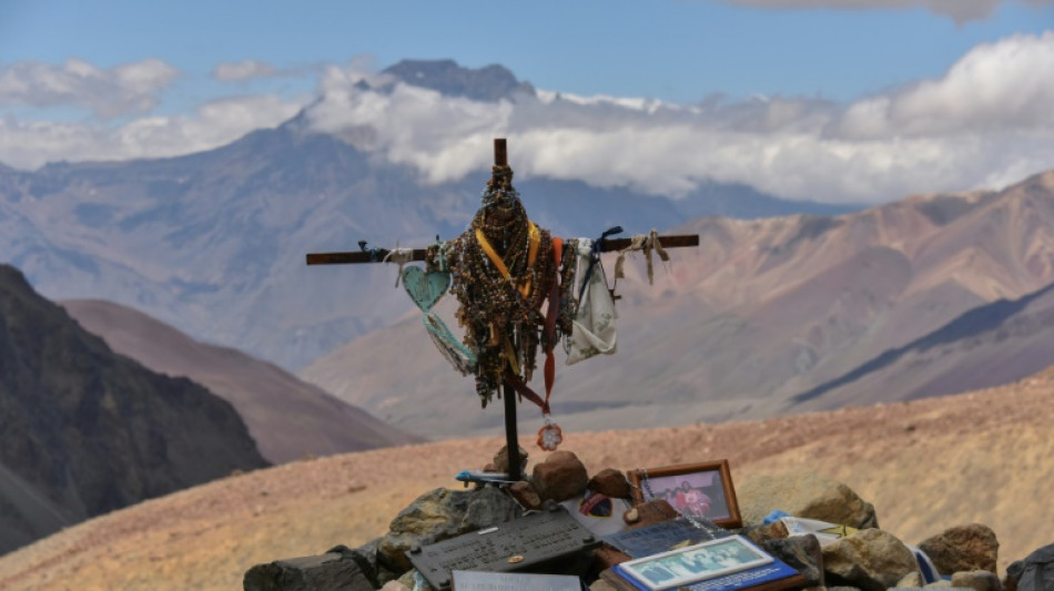 Carrera por el Óscar: "La sociedad de la nieve" da voz a los muertos de la tragedia en los Andes